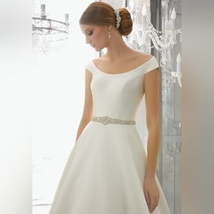 Classic Modern Wedding Dress in Ivory